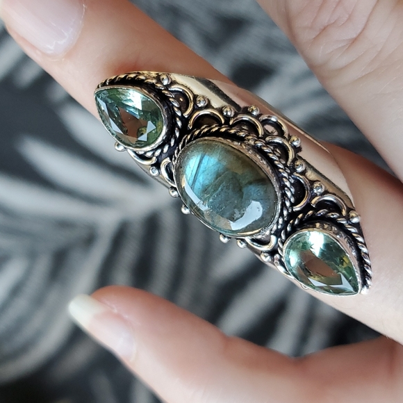 New Labradorite & Tsavorite 925 Silver Statement Ring. - Picture 8 of 16